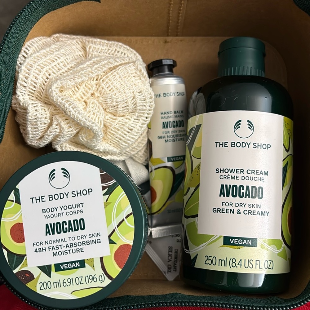 4pc The Body Shop Rich & reamy Avocado Gift Case Set